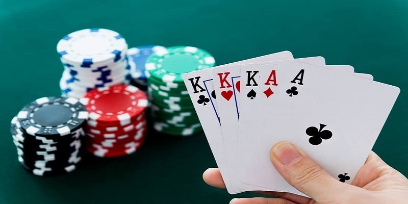 Chi tiết cách chơi bài poker texas hold'em đơn giản dễ hiểu