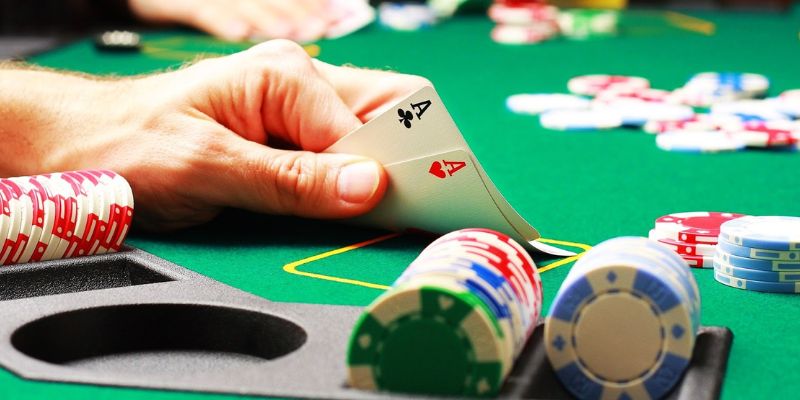 Cách đọc bài Poker và những kiểu chơi thường gặp 