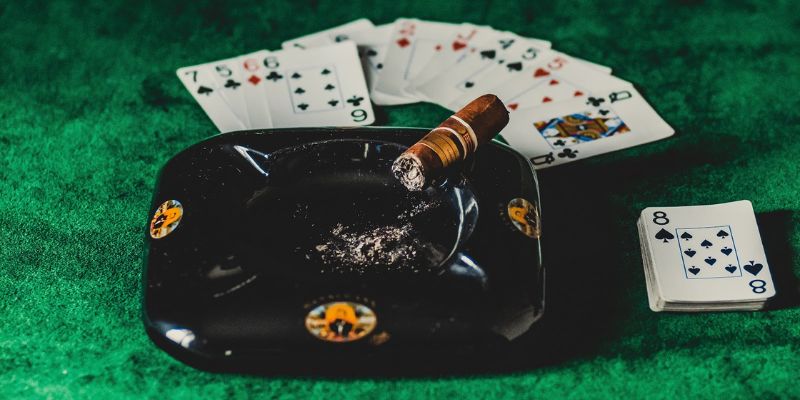 Chia bài poker cần đọc tâm lý của người chơi