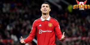 Ronaldo ra mắt Manchester United